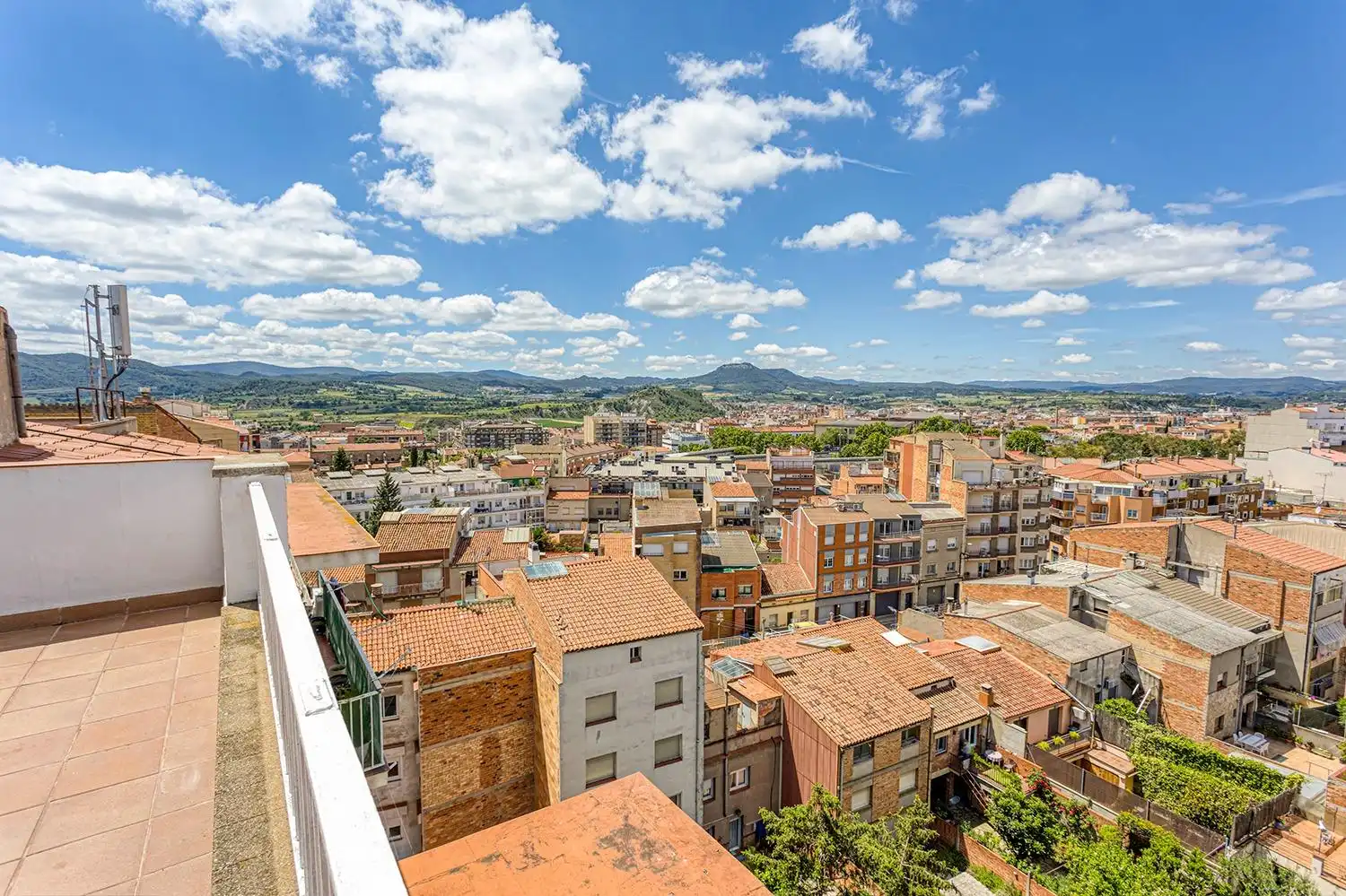 Vista exterior de Àtic en venda en Igualada amb Aire condicionat, Parquet i Terrassa
