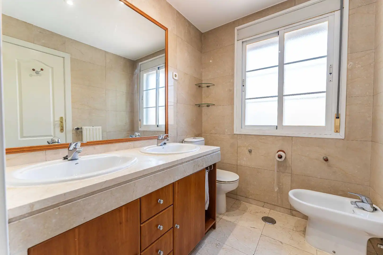 Baño de Casa adosada en venta en Fuenlabrada con Aire acondicionado, Calefacción y Jardín privado