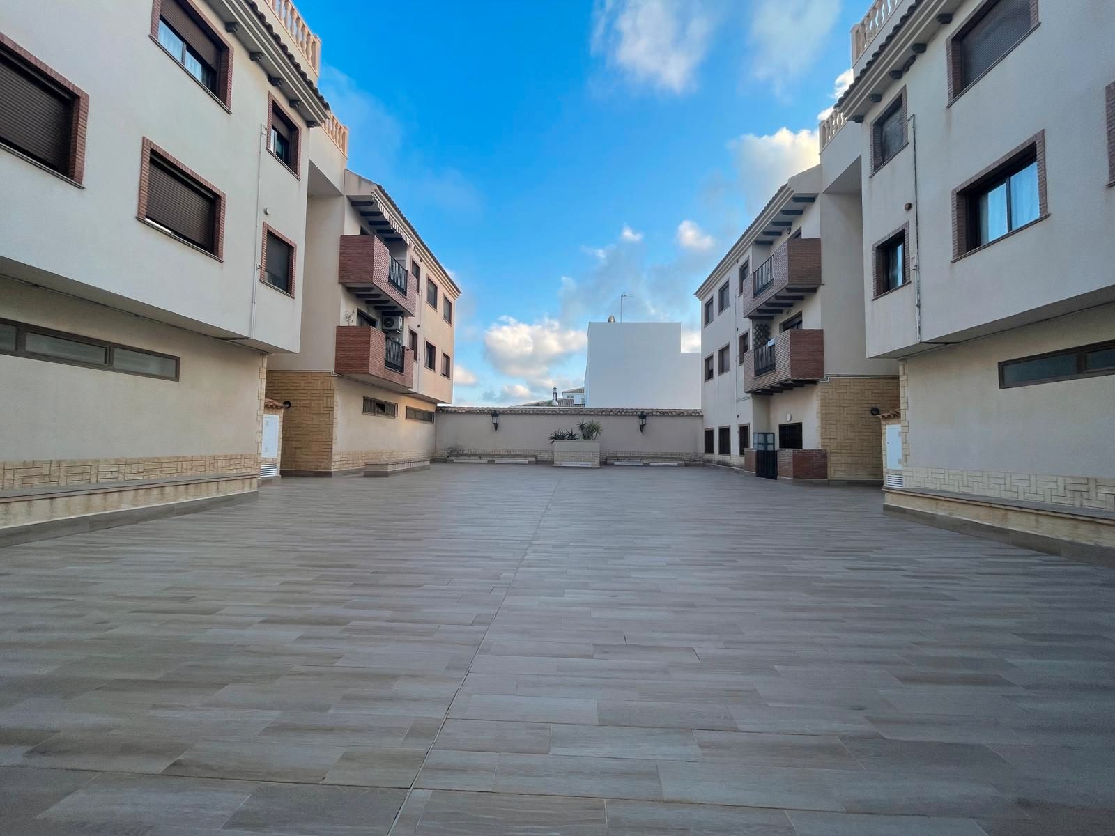 Vista exterior de Piso en venta en San Pedro del Pinatar con Aire acondicionado, Calefacción y Horno
