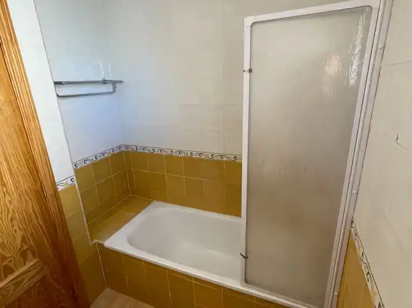 Baño de Piso en venta en Villacastín con Jardín privado