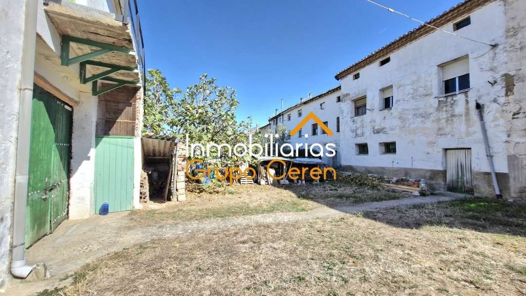 Vista exterior de Casa o xalet en venda en Santo Domingo de la Calzada amb Calefacció, Jardí privat i Traster