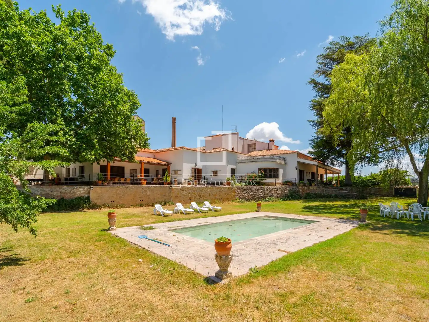 Vista exterior de Finca rústica en venda en Requena amb Calefacció, Jardí privat i Terrassa