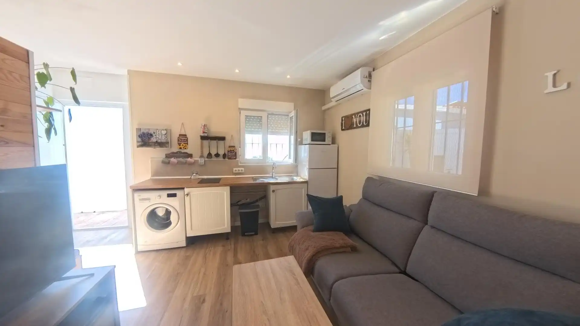 Sala d'estar de Casa o xalet en venda en El Puerto de Santa María amb Aire condicionat, Jardí privat i Traster