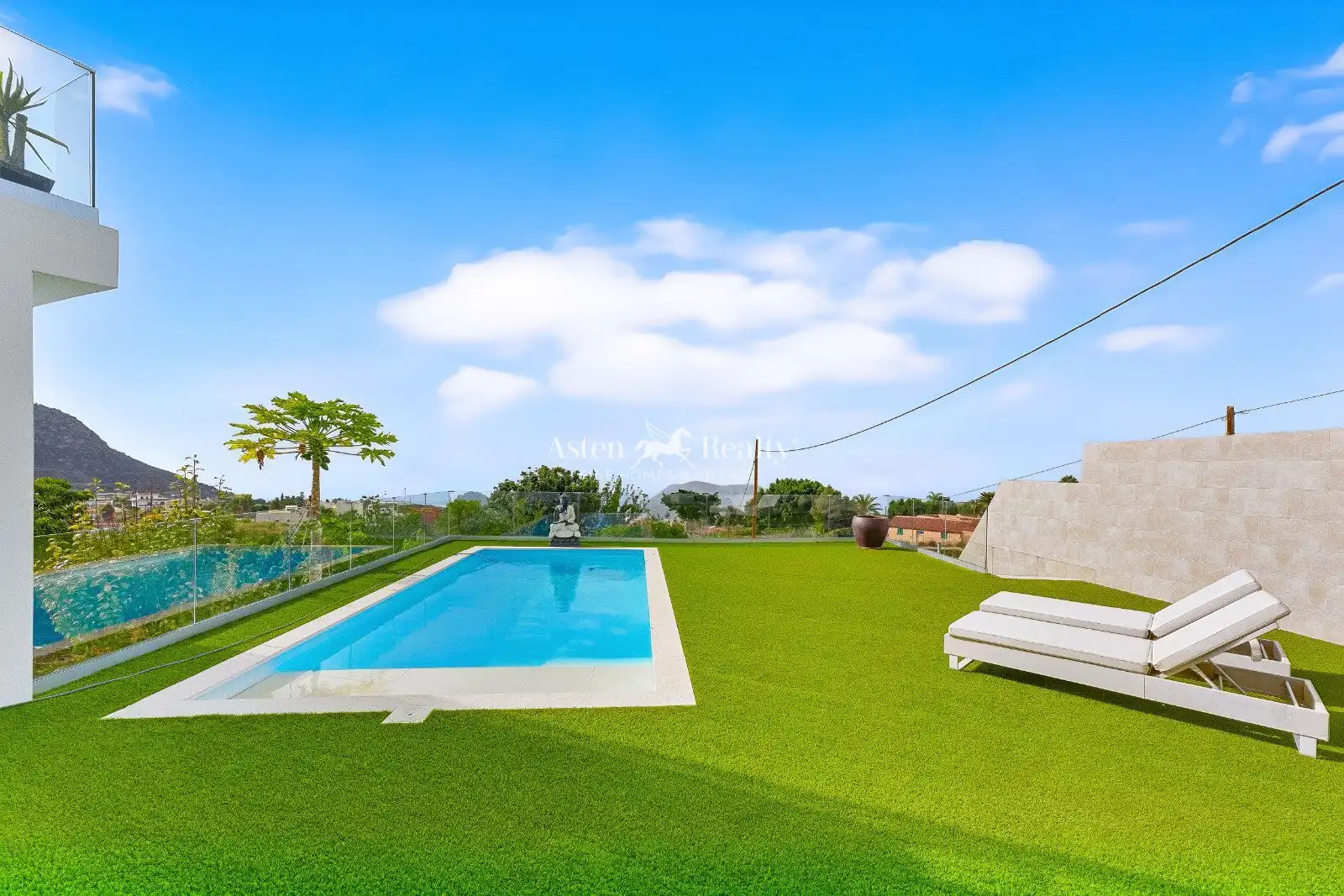 Swimming pool of Houses for sale in La Camella