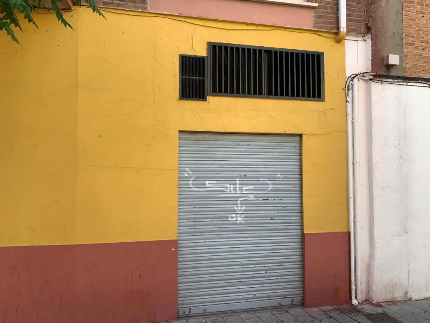 Vista exterior de Local en venta en Azuqueca de Henares