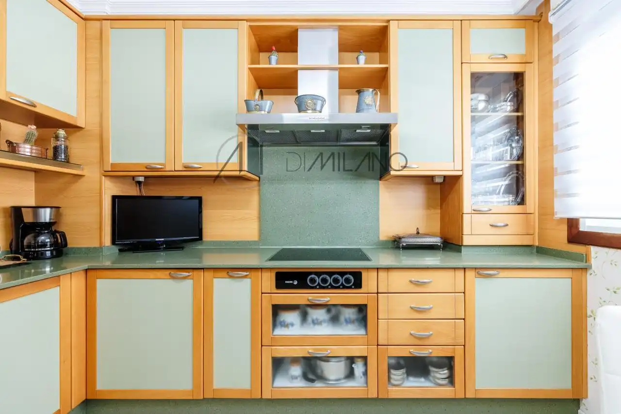 Cocina de Casa adosada en venta en Vigo  con Calefacción, Jardín privado y Parquet