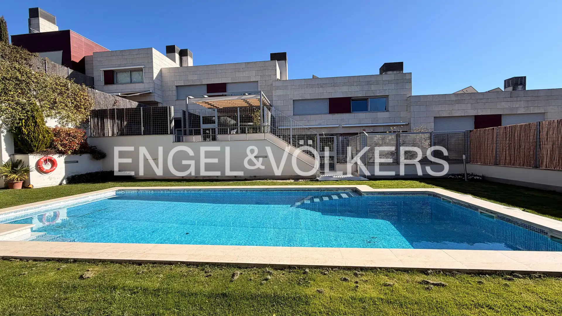 Vista exterior de Casa o xalet de lloguer en La Moraleja amb Aire condicionat, Calefacció i Terrassa