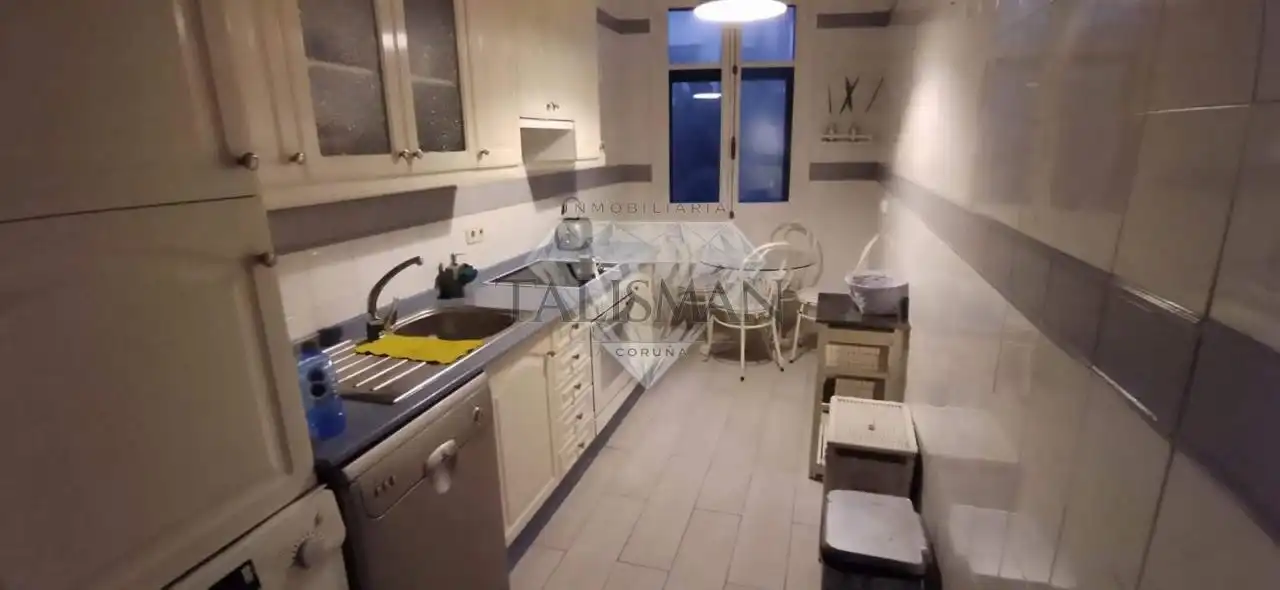 Cocina de Piso de alquiler en A Coruña Capital  con Calefacción, Parquet y Amueblado