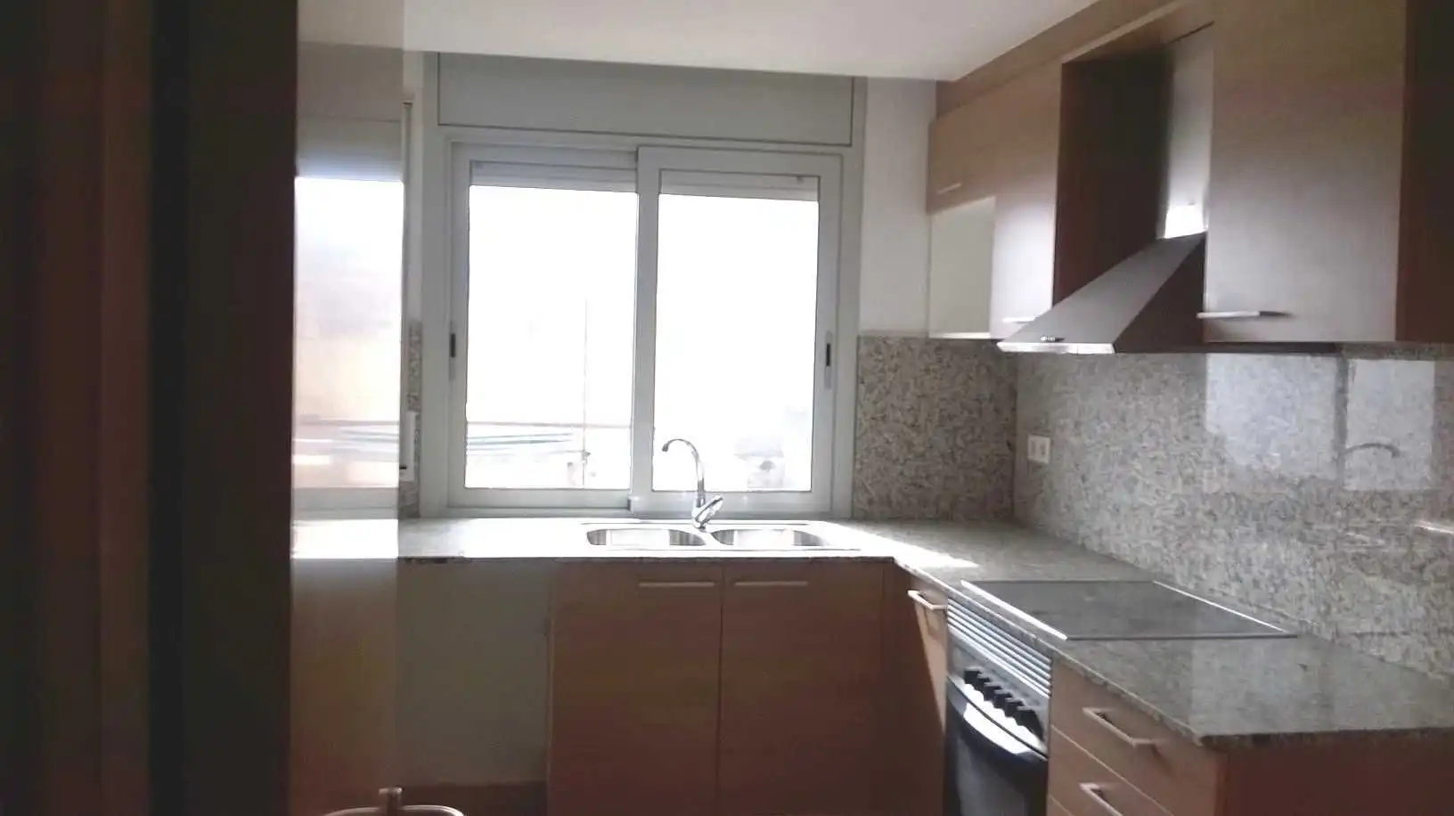 Küche von Wohnung zum Verkauf in Montgat mit Klimaanlage und Heizung