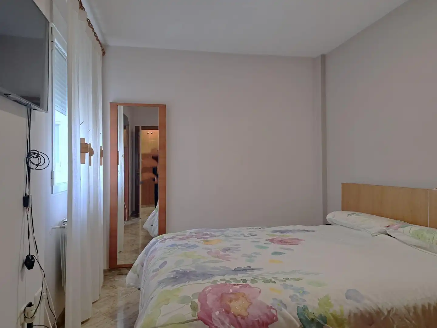 Bedroom of Attic for sale in Requena  with Air Conditioner, Heating and Terrace