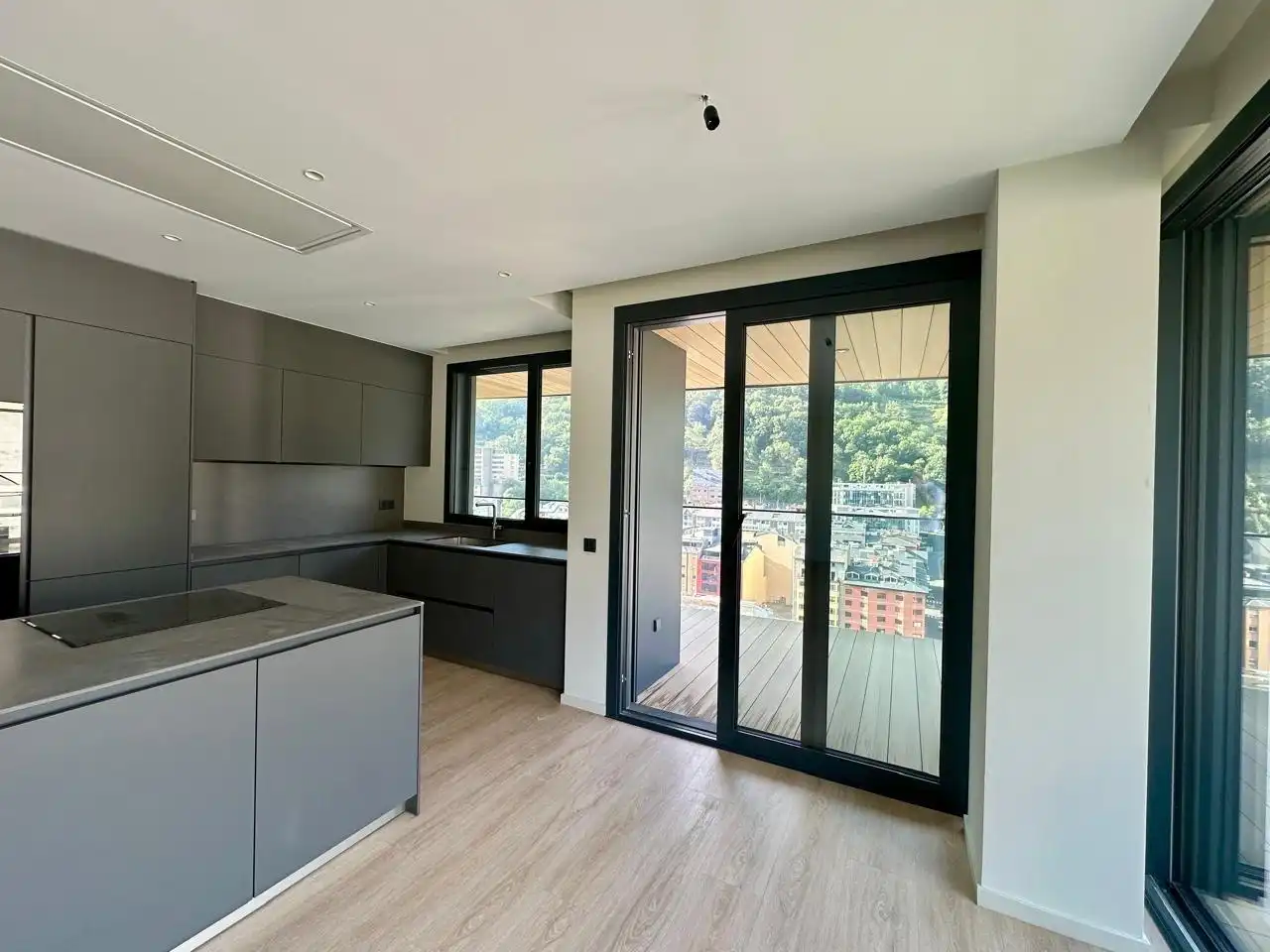 Cocina de Piso de alquiler en Escaldes – Engordany con Calefacción, Parquet y Terraza