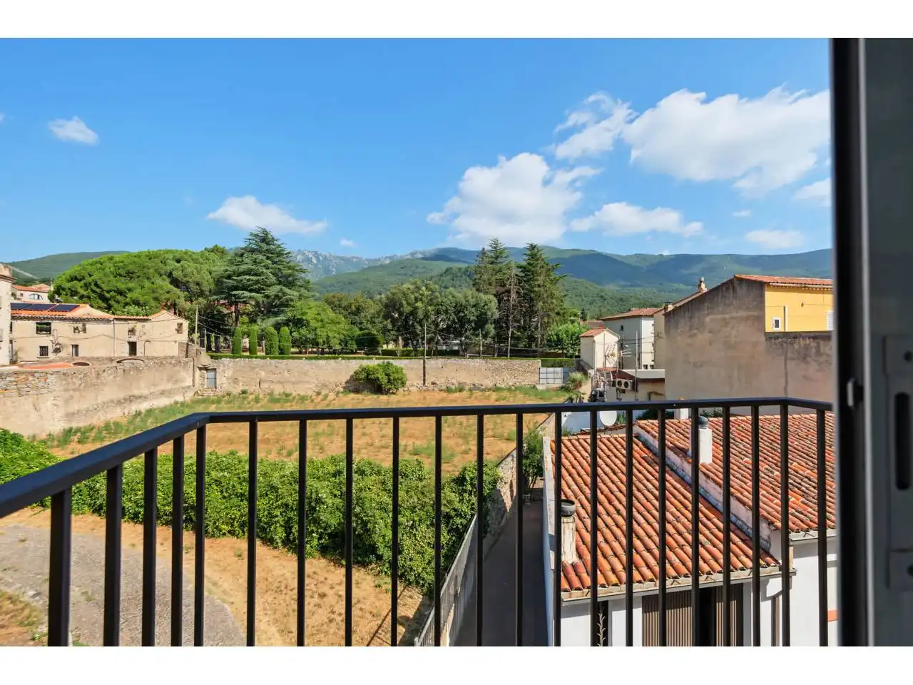 Vista exterior de Piso en venta en Maçanet de Cabrenys con Calefacción, Terraza y Balcón