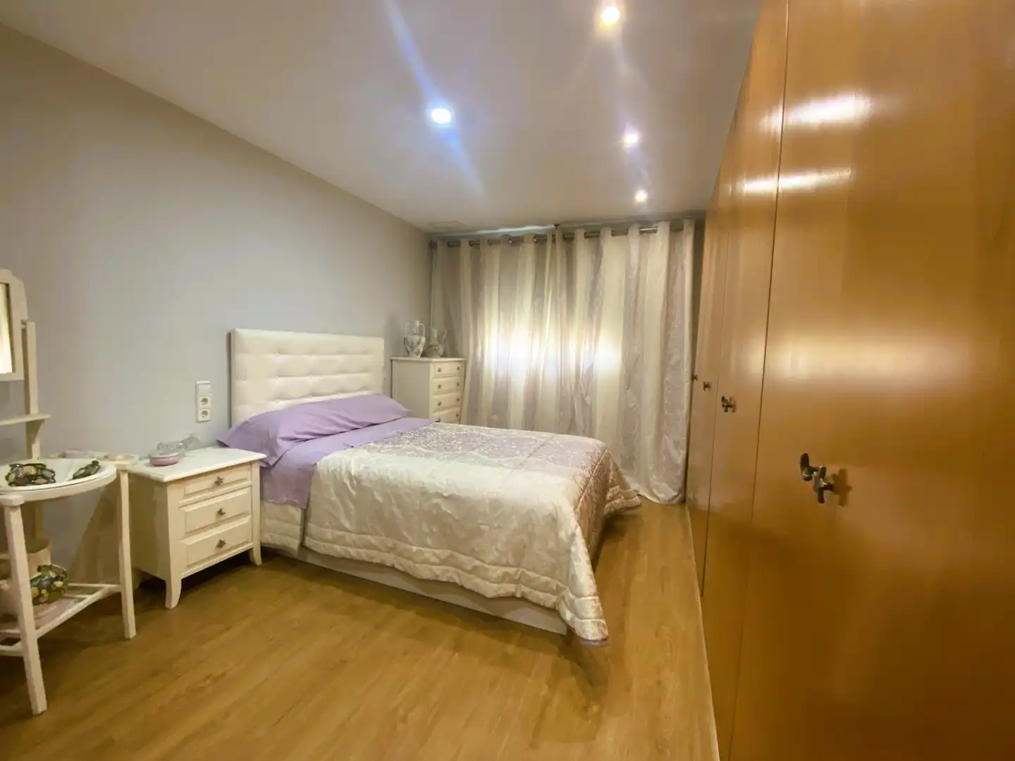 Schlafzimmer von Dachboden zum Verkauf in Valencia mit Klimaanlage, Heizung und Parkett