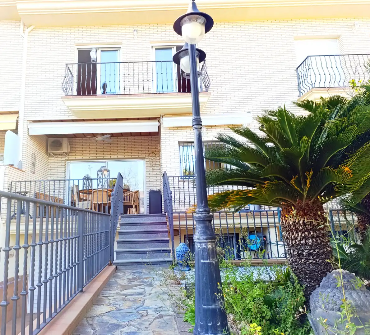 Vista exterior de Casa o chalet en venta en Pineda de Mar con Aire acondicionado, Calefacción y Jardín privado