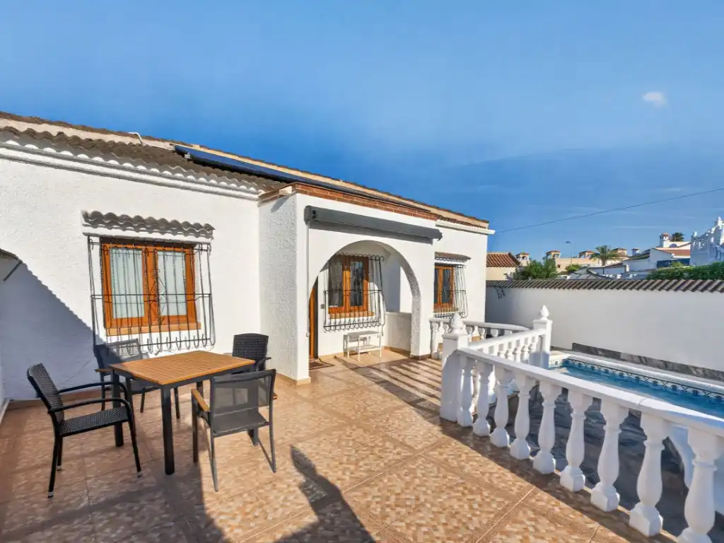 House with pool for sale in Calle Ravel 109, imagen 4