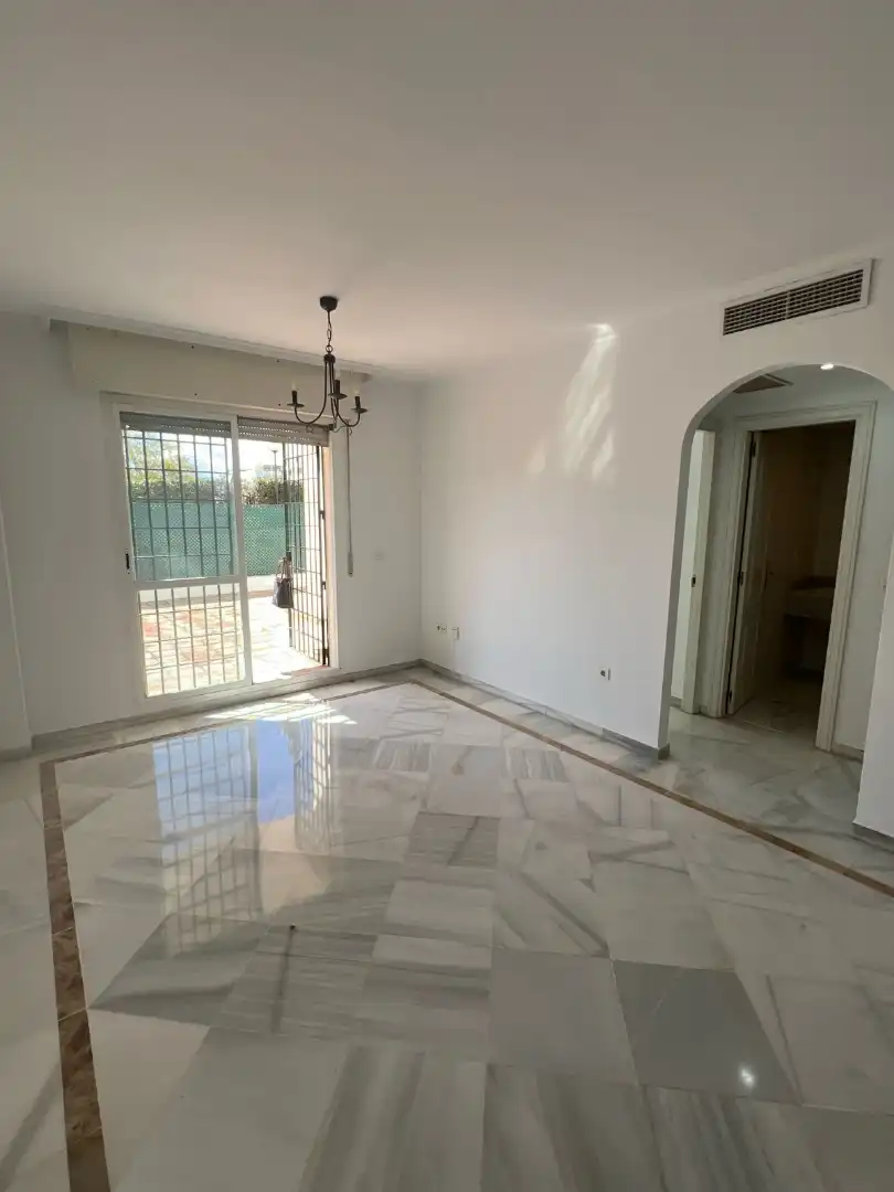 Wohnung mit Terrasse zum Verkauf in Nueva Andalucía, imagen 3