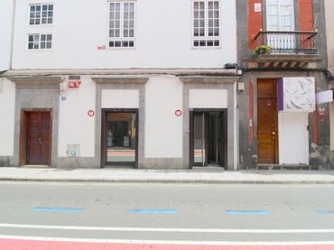 Locale commerciale in affitto a Calle Reyes Católicos 51