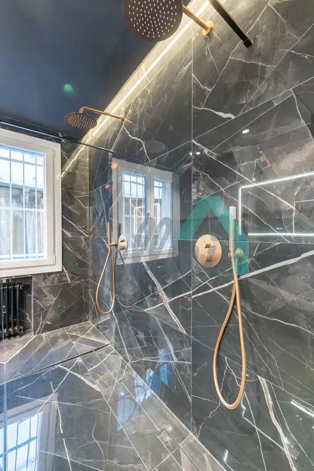 Baño de Piso en venta en Oviedo  con Calefacción, Trastero y Balcón