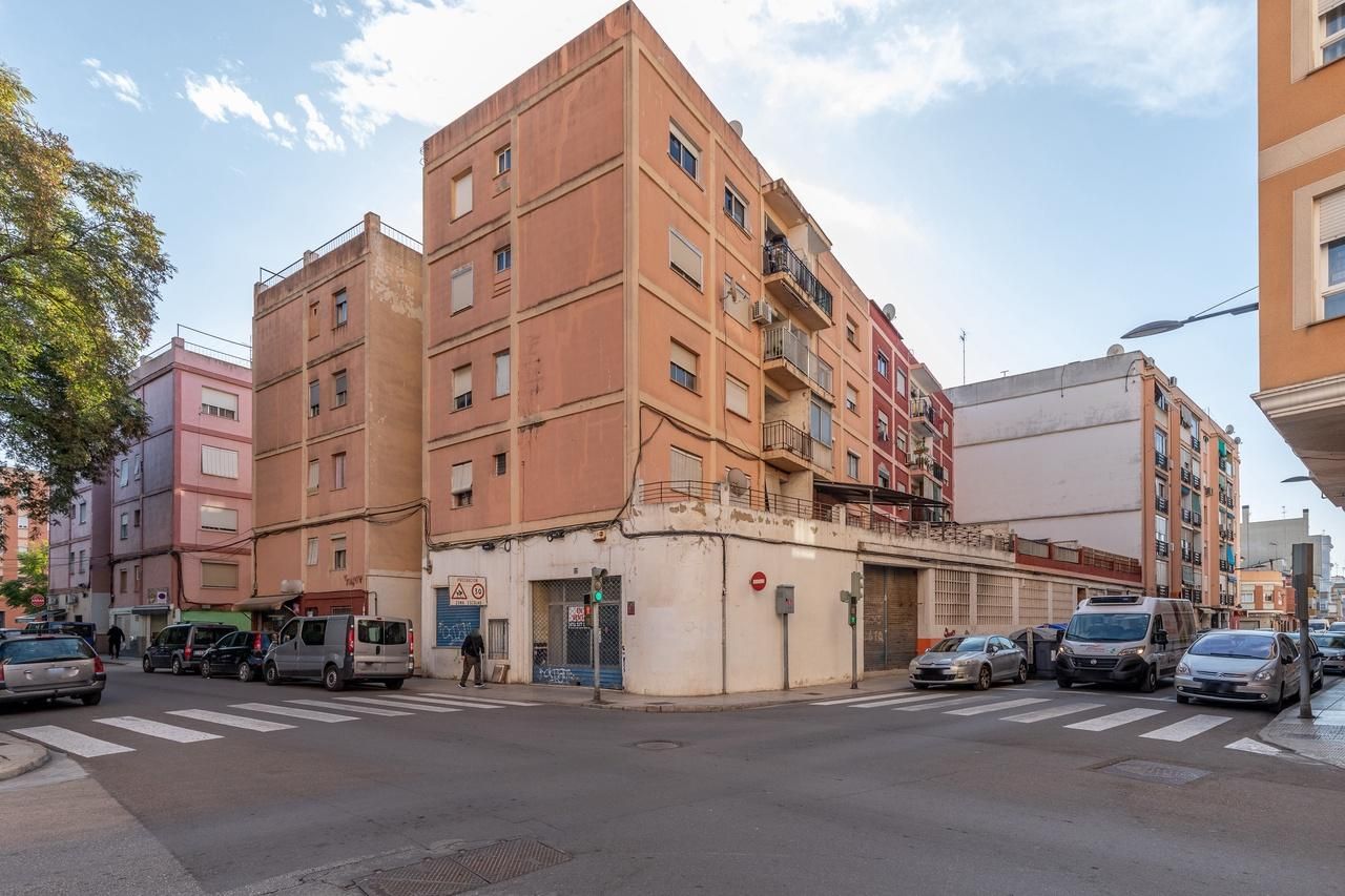 Vista exterior de Local en venta en Alzira
