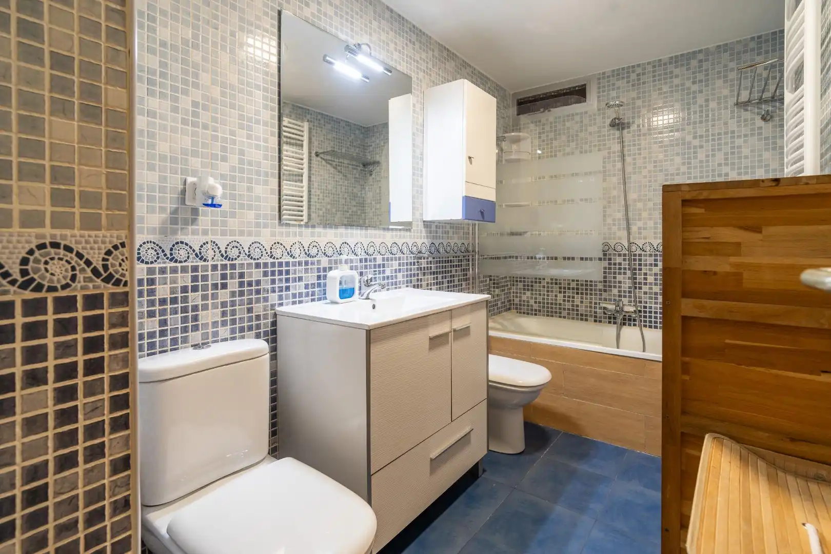 Bathroom of Flat for rent in Plaza Xúquer