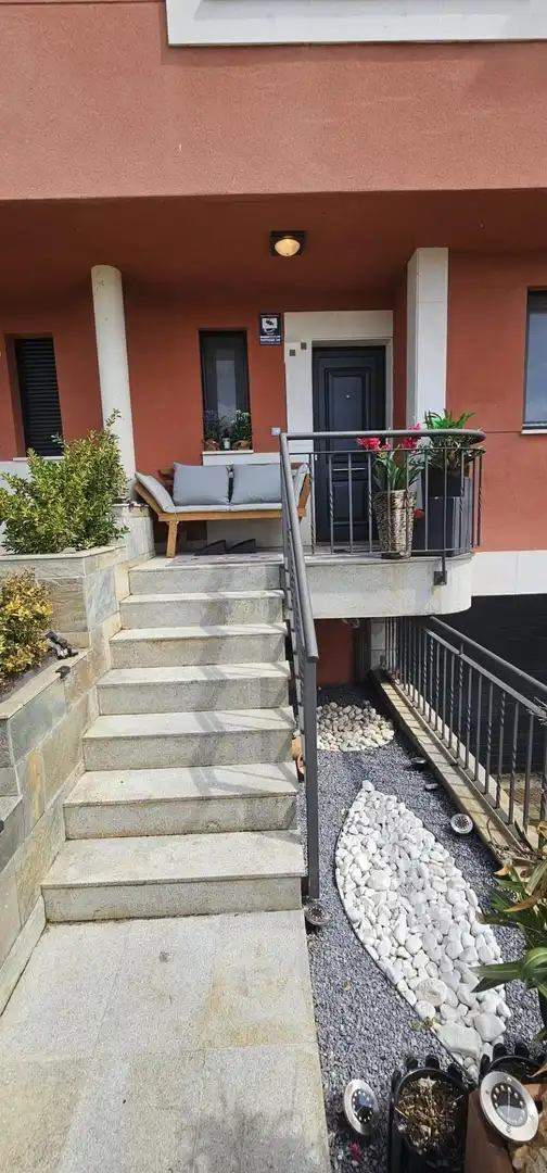 Terrasse von Einfamilien-Reihenhaus zum Verkauf in Villaquilambre mit Heizung, Privatgarten und Parkett