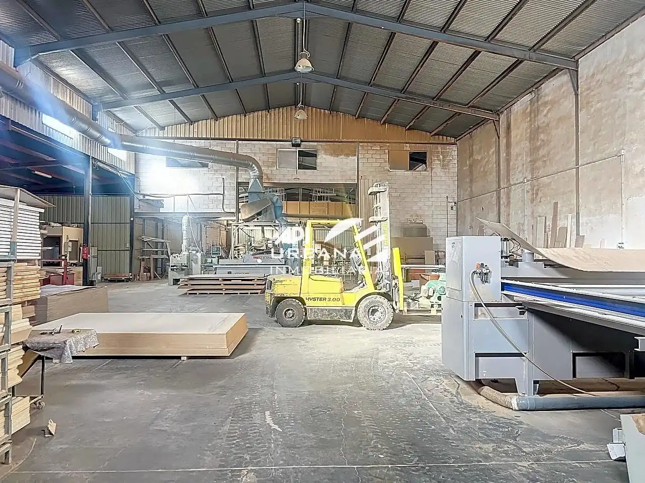 Nave industrial en venta en Lucena