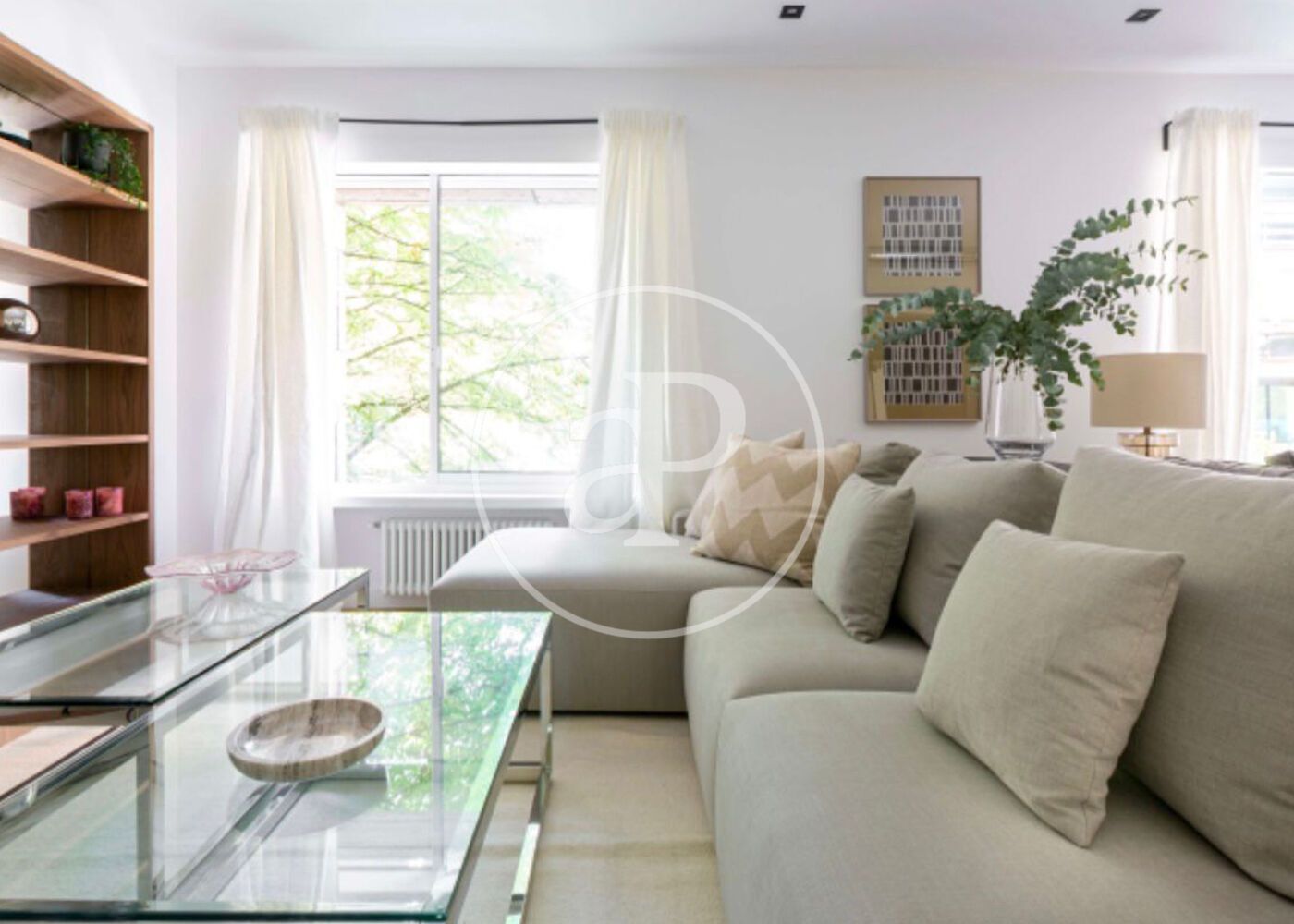Living room of Flat for sale in  Madrid Capital  with Air Conditioner, Heating and Storage room