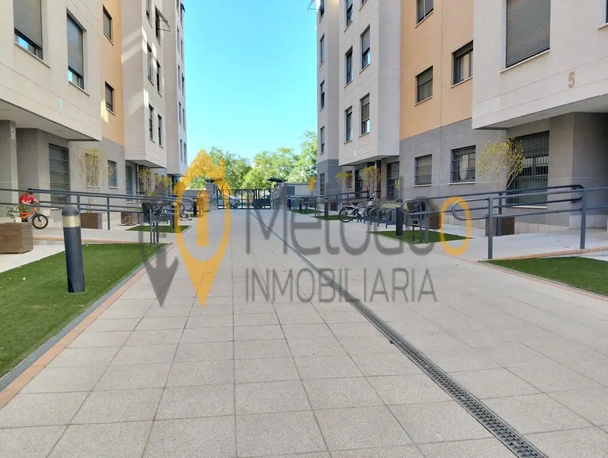 Vista exterior de Pis en venda en Sevilla amb Aire condicionat, Calefacció i Jardí privat