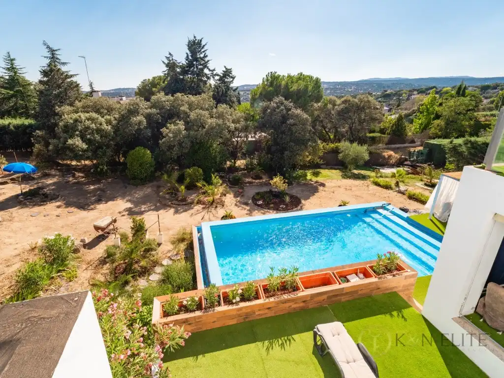 Detached house with pool for sale in Calle Castillo De Berlanga, imagen 3