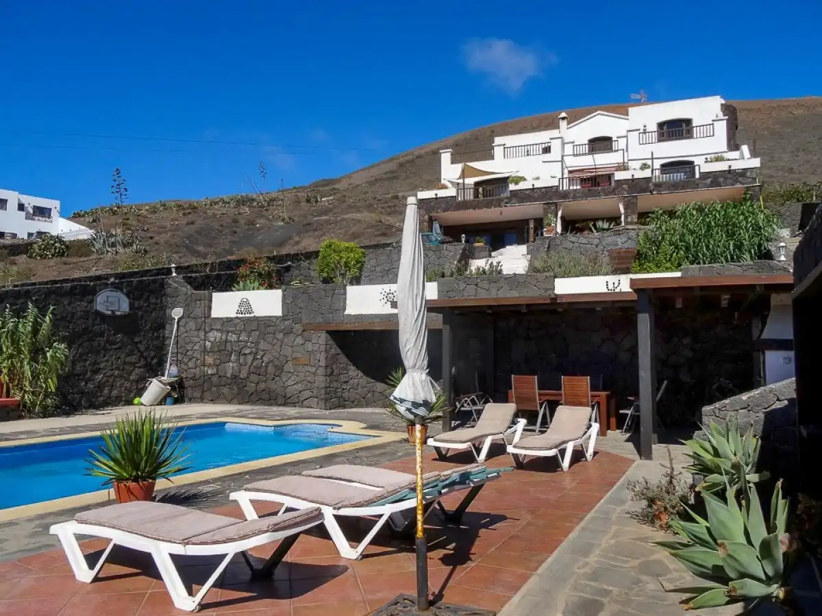 Vista exterior de Casa o xalet en venda en Tías amb Jardí privat, Terrassa i Traster