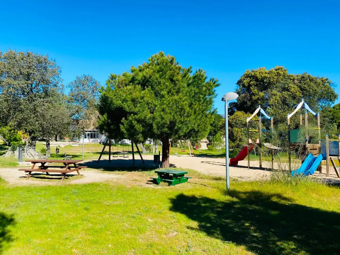 Aparcament de Pis en venda en Valdemorillo amb Aire condicionat, Jardí privat i Piscina