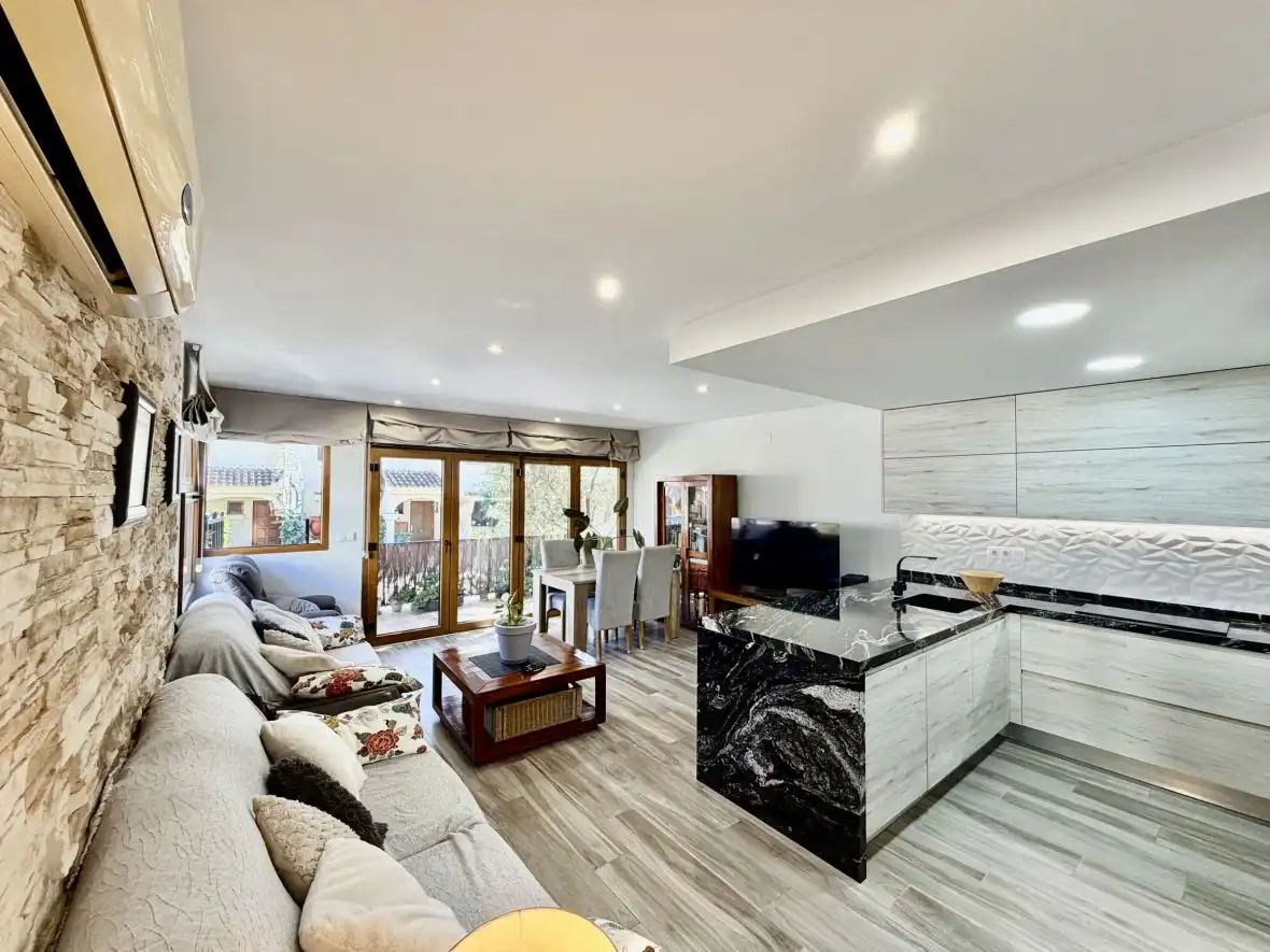 Bungalow con piscina en venta en Avenida de Escandinavia, imagen 2