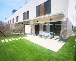 Terrassa de Casa adosada en venda en Sagunto / Sagunt amb Aire condicionat, Jardí privat i Terrassa