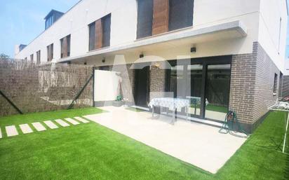Terrassa de Casa adosada en venda en Sagunto / Sagunt amb Aire condicionat, Jardí privat i Terrassa