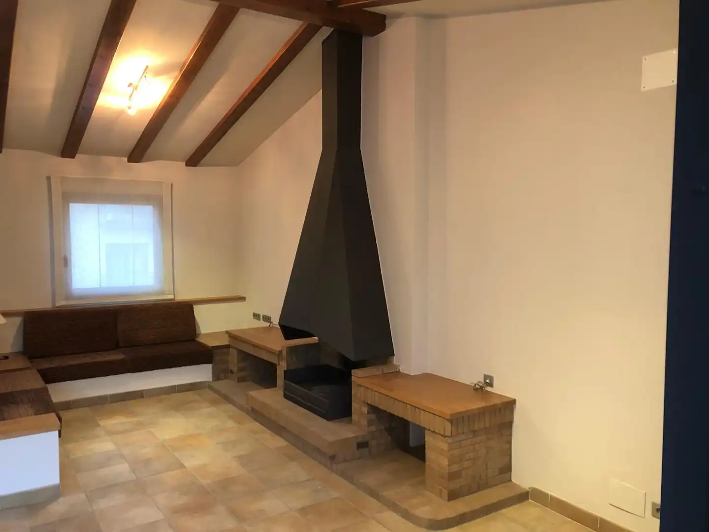 Sala de estar de Casa adosada de alquiler en Figueres con Calefacción, Jardín privado y Terraza