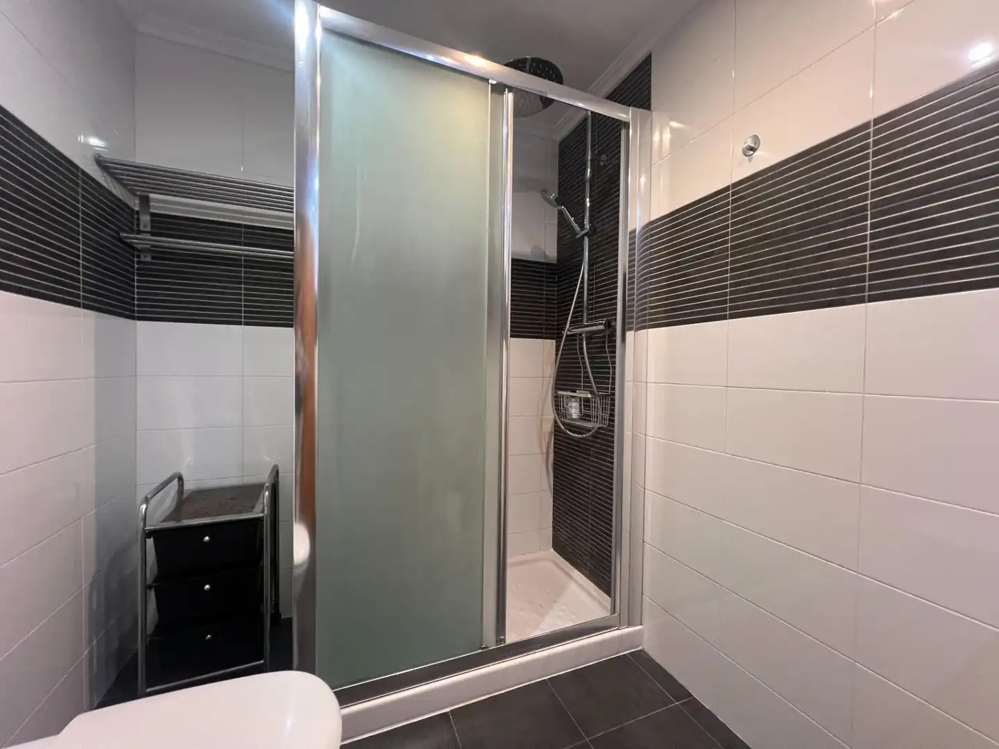 Badezimmer von Wohnung zur Miete in Cambre  mit Heizung, Abstellraum und Möbliert
