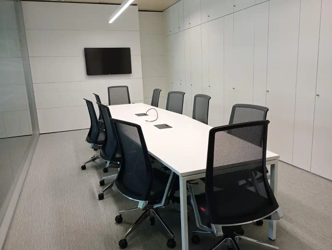 Büro zur Miete in Tres Cantos mit Klimaanlage, Heizung und Möbliert