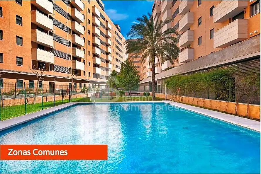 Vista exterior de Àtic en venda en Málaga amb Aire condicionat, Calefacció i Terrassa