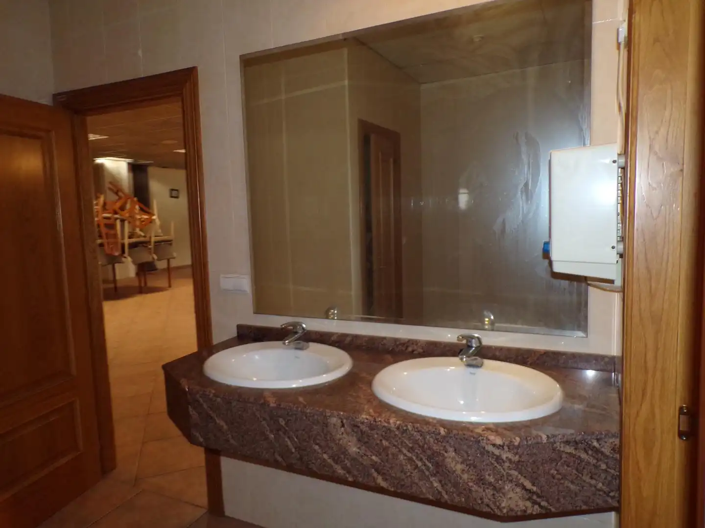 Bathroom of Commercial properties for sale in Castellón de la Plana / Castelló de la Plana  with Air Conditioner, Terrace and Furnished