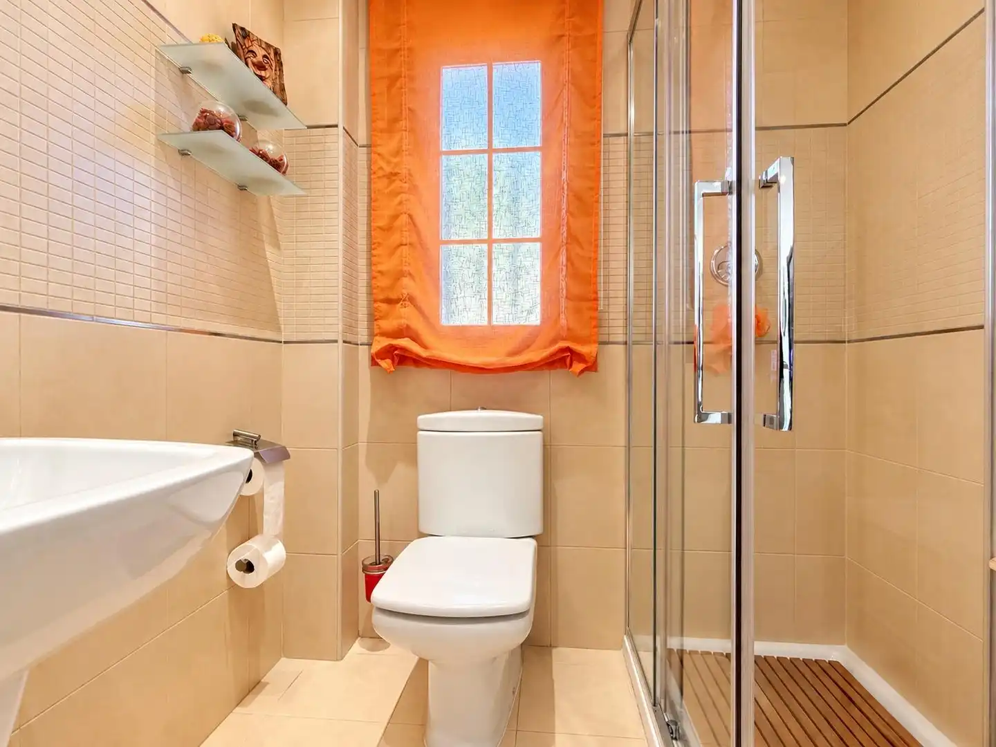 Bathroom of Houses for sale in Chiloeches, Guadalajara