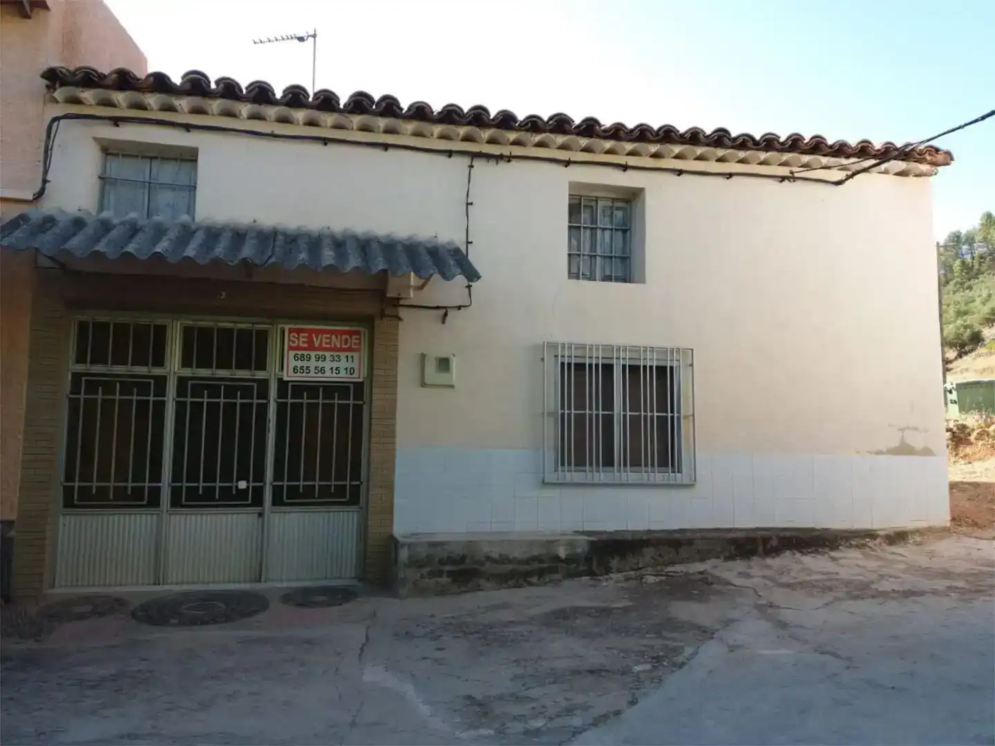 Vista exterior de Casa adosada en venda en Villaverde de Guadalimar