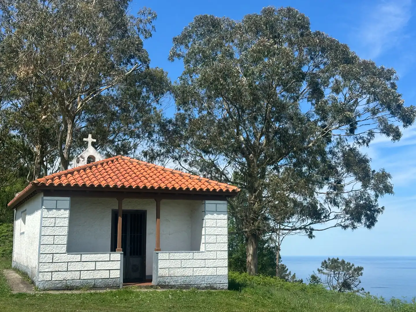 Vista exterior de Casa o xalet en venda en Cudillero amb Calefacció, Jardí privat i Parquet