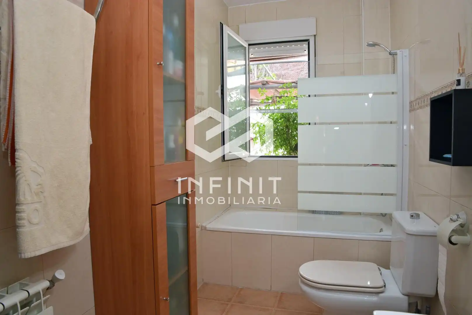Bathroom of Houses for sale in Yebes  with Air Conditioner, Heating and Private garden