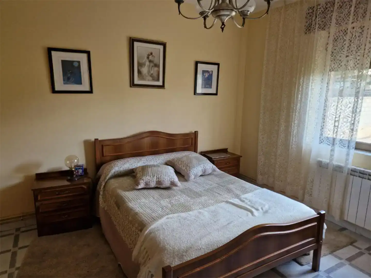 Dormitori de Casa o xalet en venda en Villabrázaro amb Jardí privat, Traster i Moblat