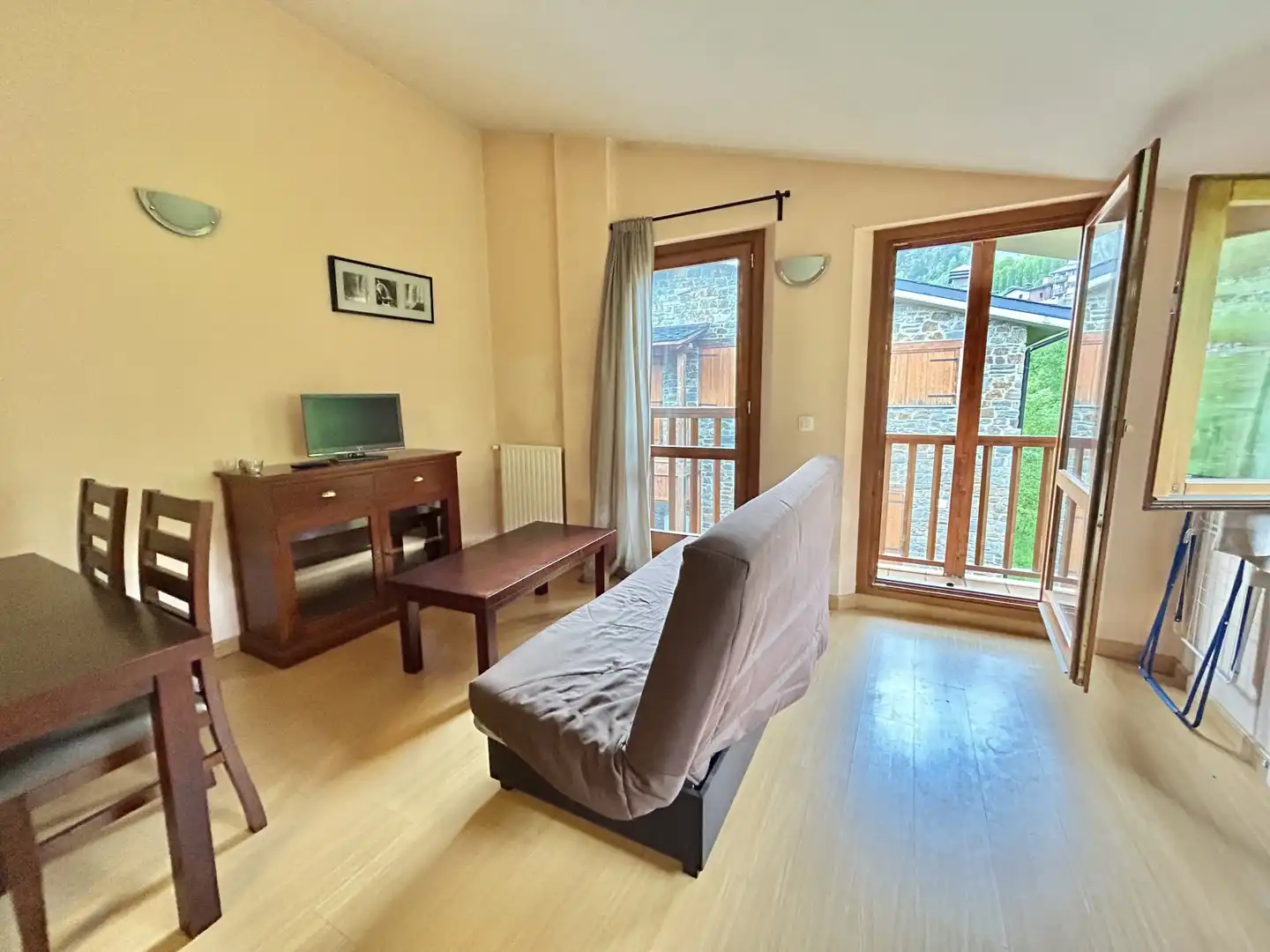 Image 3 of the listing