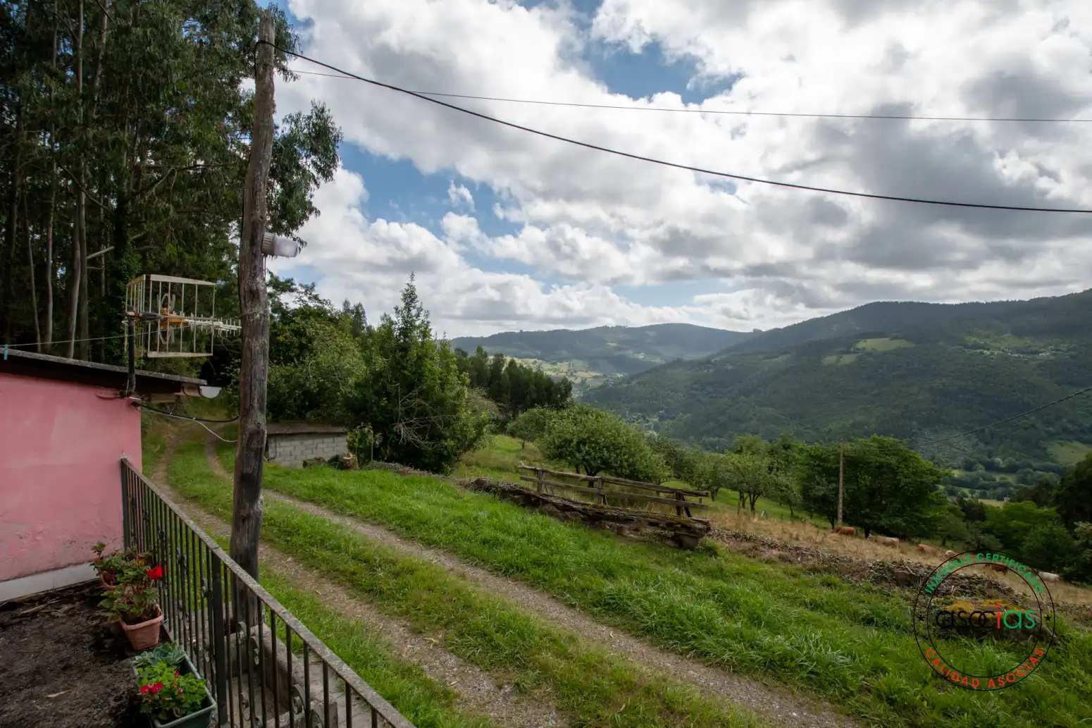 Vista exterior de Casa o xalet en venda en Villaviciosa amb Jardí privat i Traster