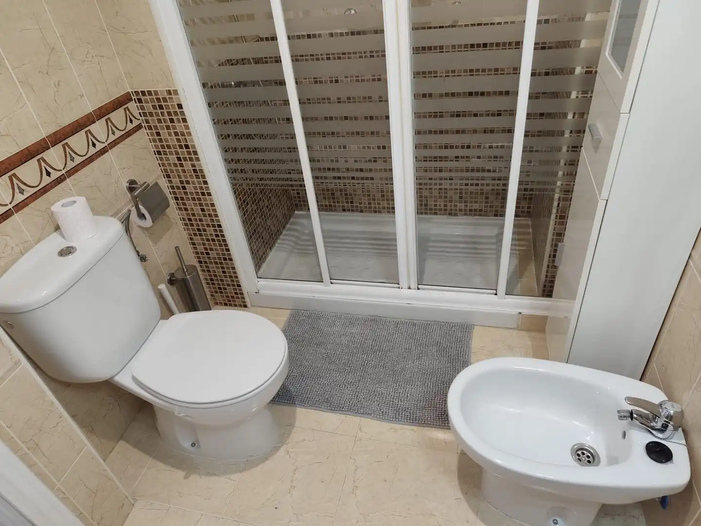 Bathroom of Flat for rent in Sevilla  with Air Conditioner, Terrace and Furnished