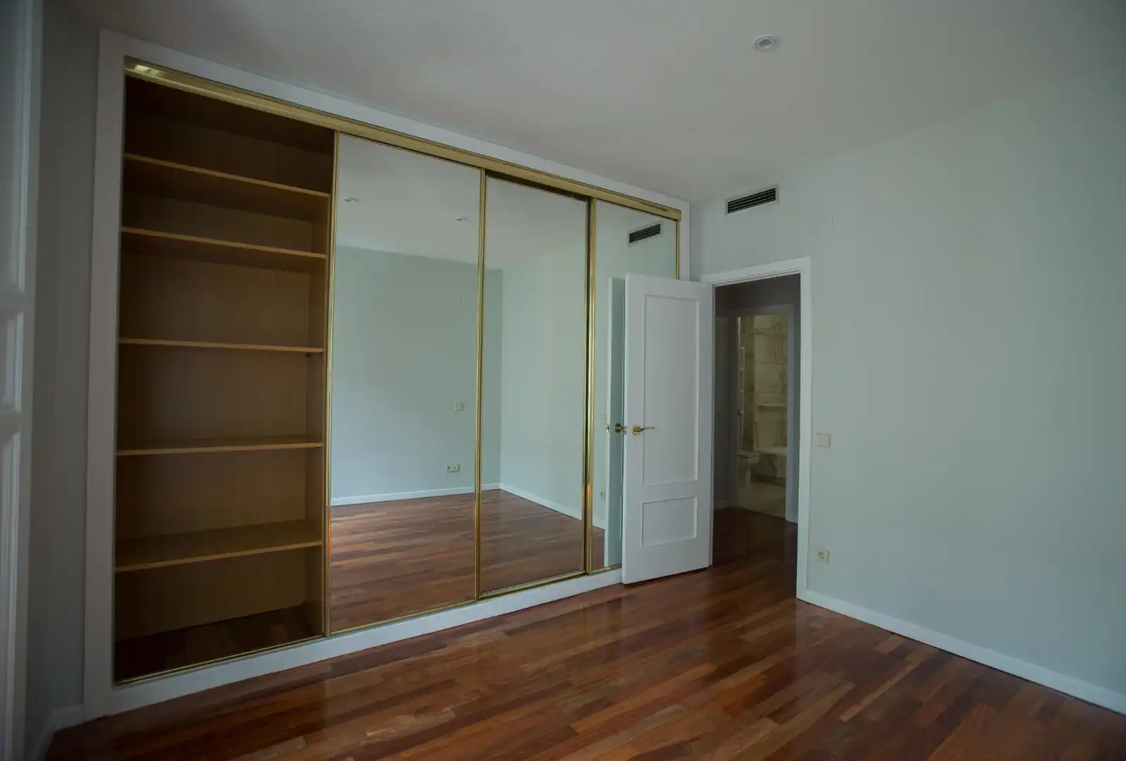 Bedroom of Flat for rent in Madrid  with Air Conditioner, Heating and Parquet flooring
