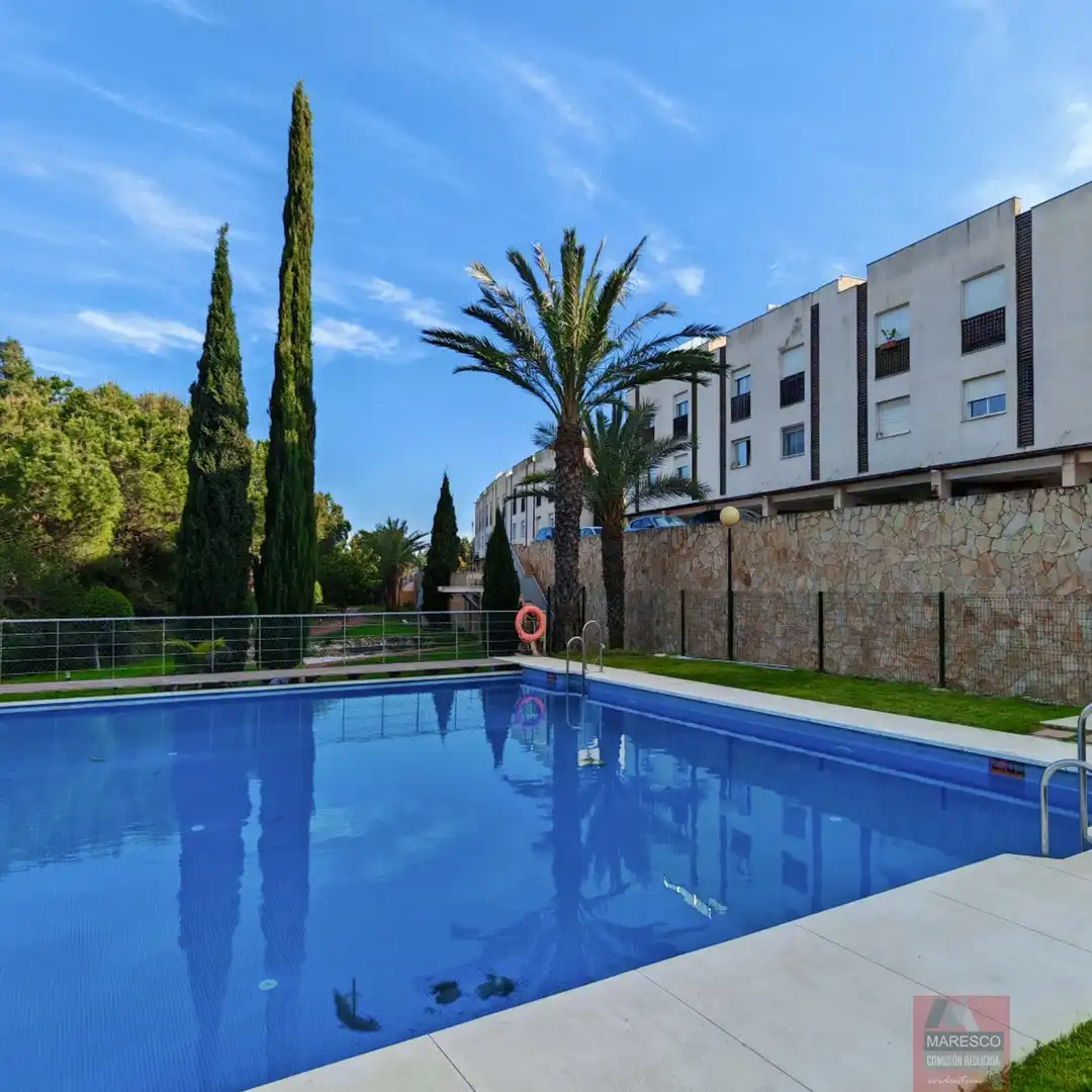 Schwimmbecken von Einfamilien-Reihenhaus zum Verkauf in Mijas mit Klimaanlage, Terrasse und Abstellraum