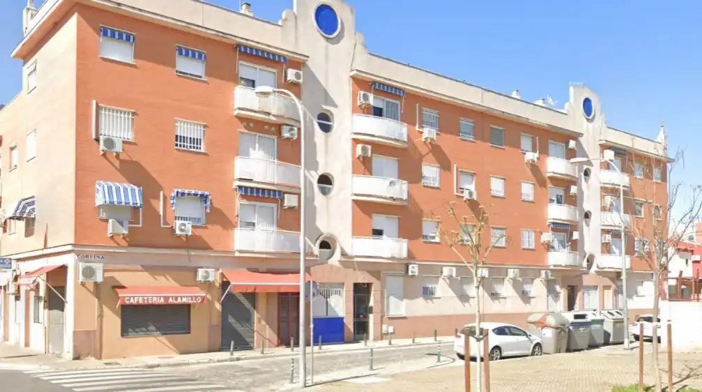 Vista exterior de Piso en venta en Sevilla con Piscina y Balcón